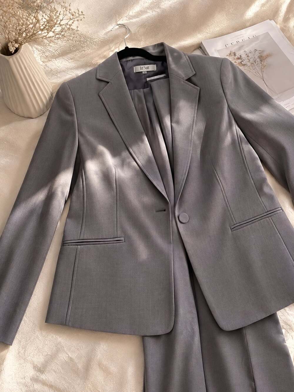 Le Suit Women's Gray Blazer and Pants Suit Set